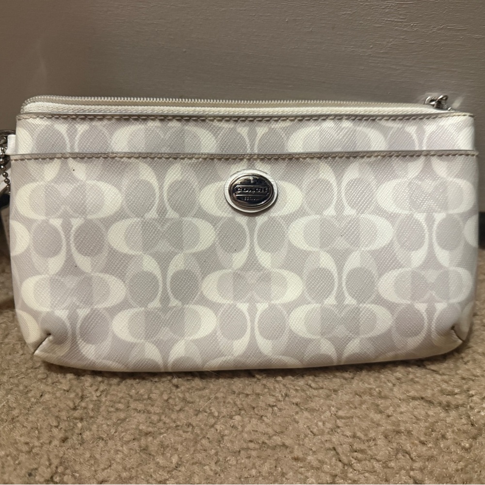 Coach wristlet wallet